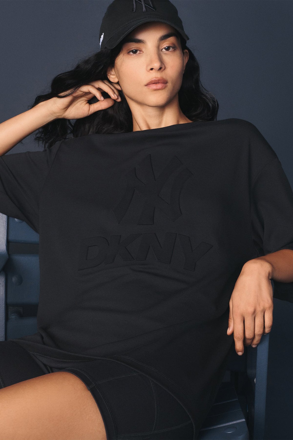 Black DKNY DKNY X YANKEES SHORT-SLEEVE EMBOSSED TEE