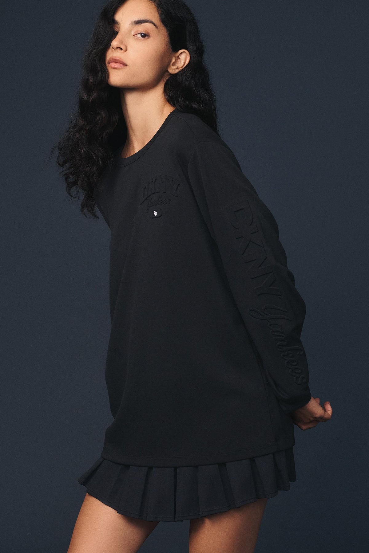Black DKNY DKNY X YANKEES EMBOSSED TEE