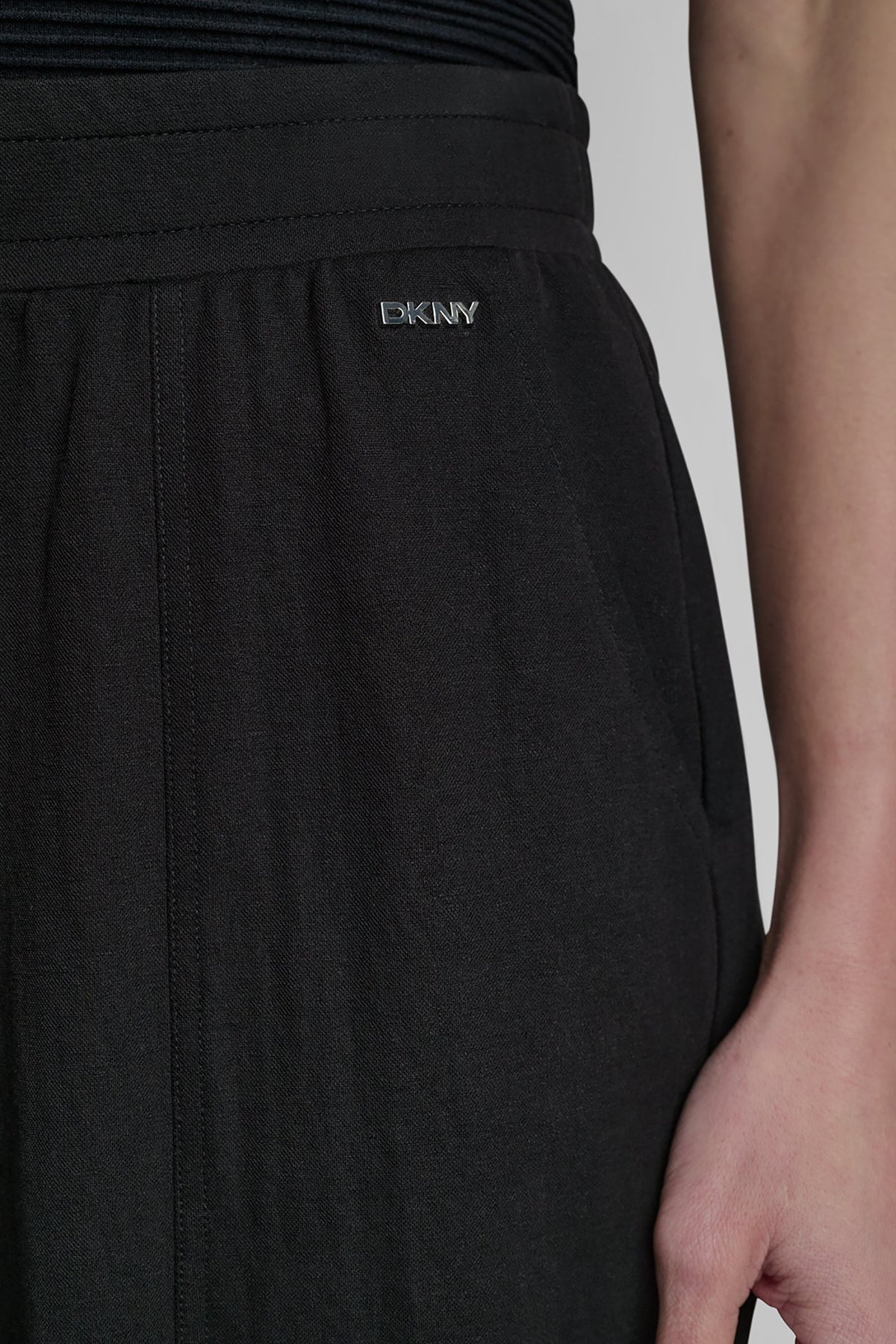Black DKNY MID-RISE PULL-ON PANT