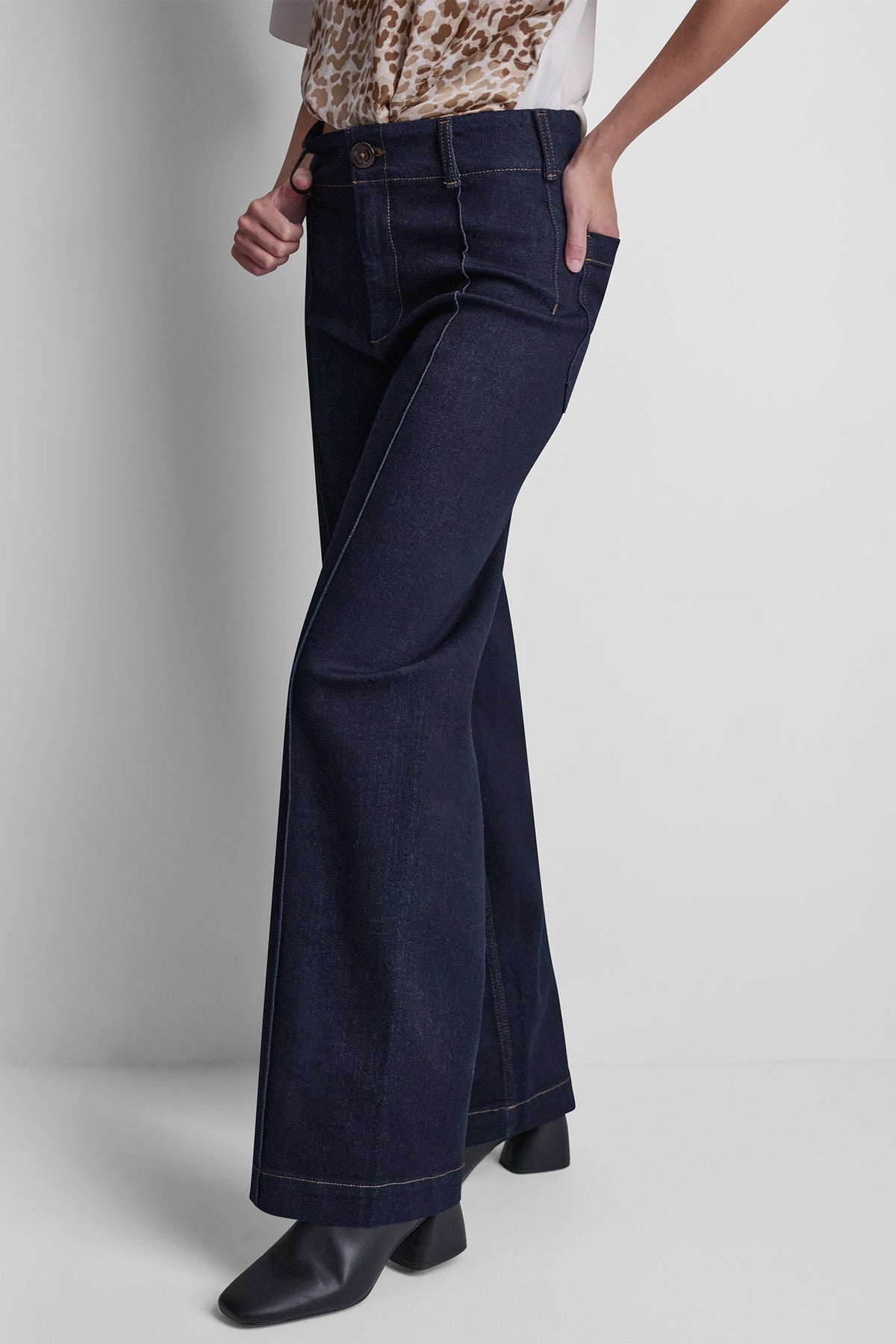 Espresso DKNY HIGH-RISE PINTUCKED WIDE-LEG JEAN