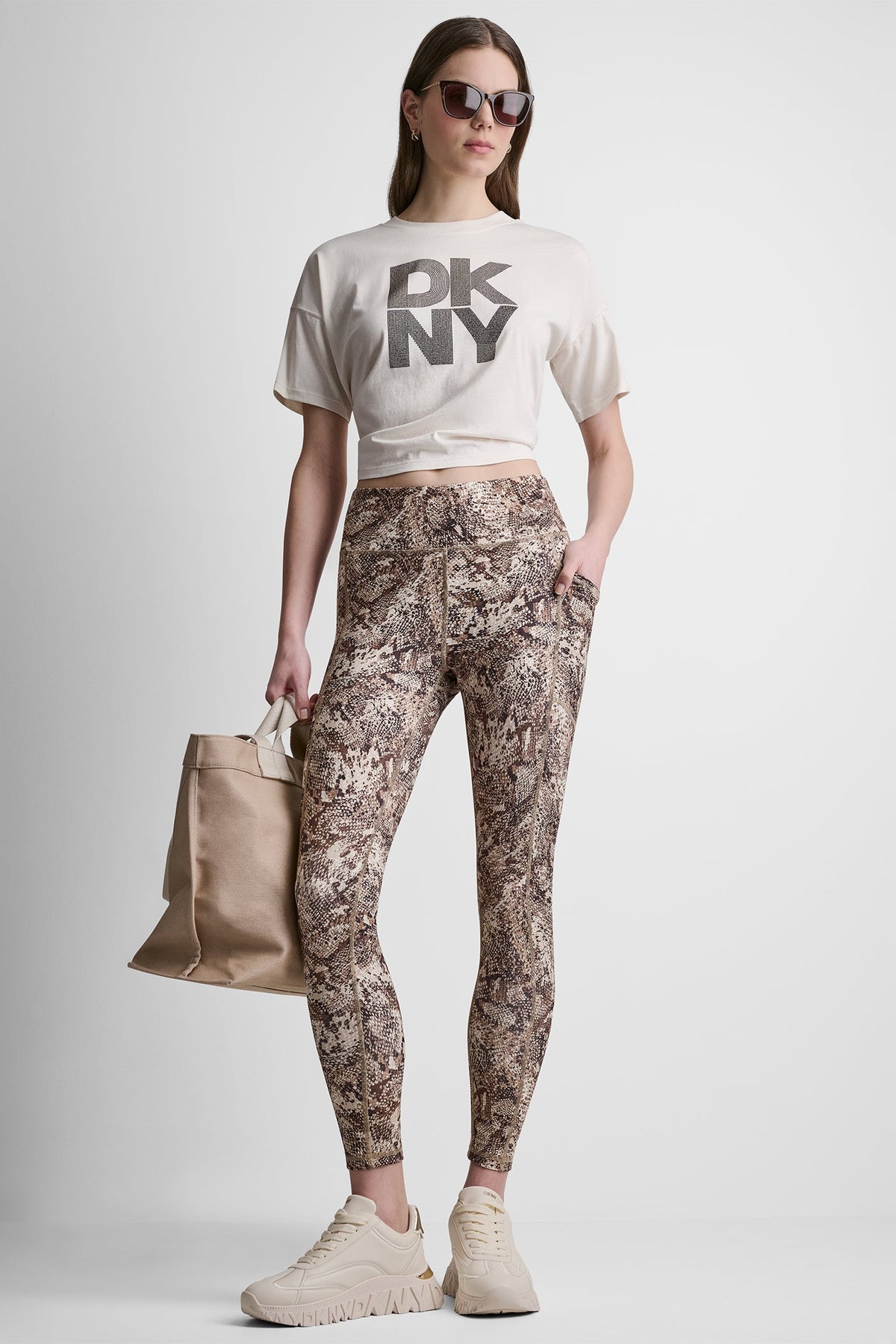 DKNY Logo Scatter Punch DKNY HIGH-RISE LOGO-JACQUARD 7/8-LENGTH ELEVATE LEGGING