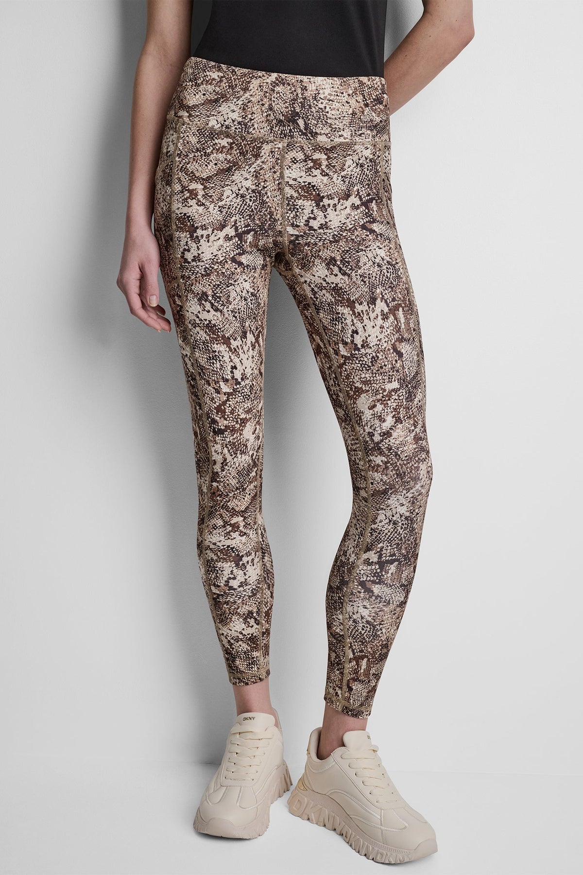 DKNY Logo Scatter Punch DKNY HIGH-RISE LOGO-JACQUARD 7/8-LENGTH ELEVATE LEGGING