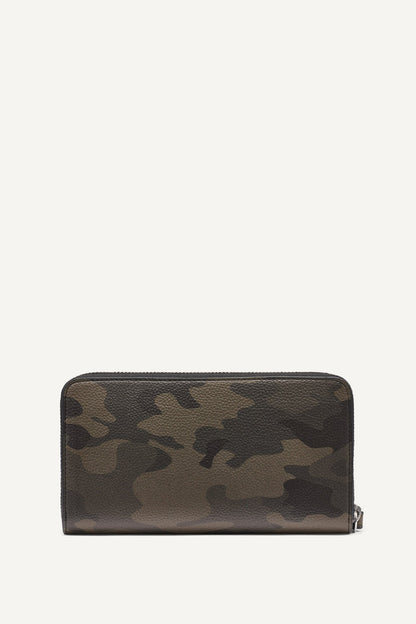 Camouflage DKNY HADLEE LARGE ZIP AROUND WALLET WITH WRISTLET