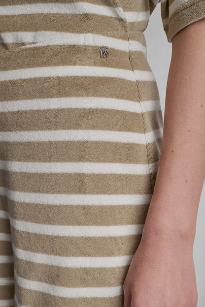 Peacoat/Eggnog DKNY TOWELLING TERRY HIGH-RISE SHORT