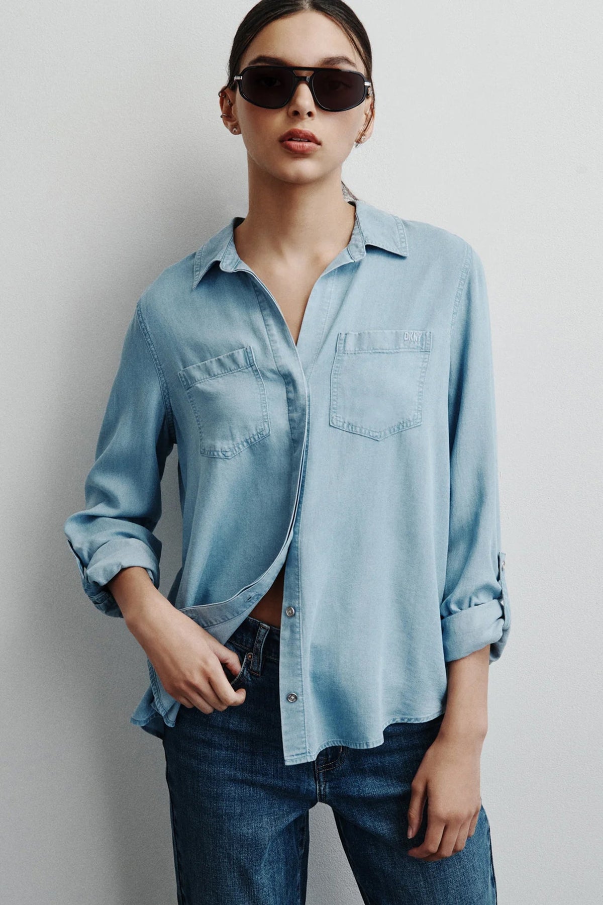 DKNY OUTLINE CHAMBRAY DKNY THE LIVE-IN SHIRT