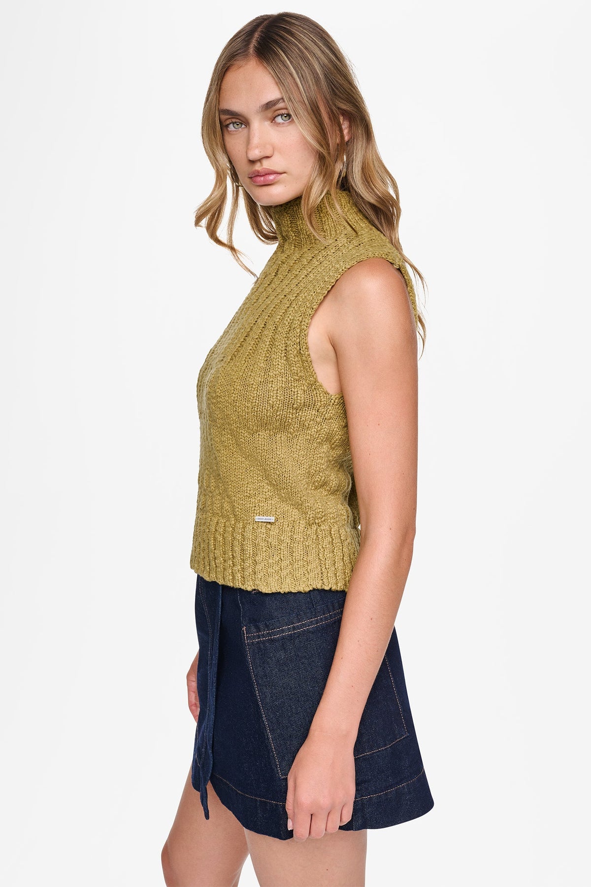 Crocodile DKNY RIBBED MOCK-NECK SWEATER VEST