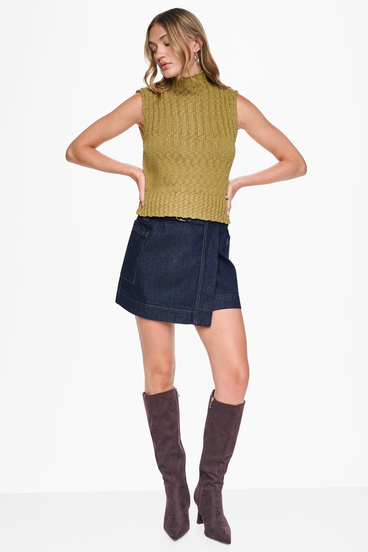 Crocodile DKNY RIBBED MOCK-NECK SWEATER VEST